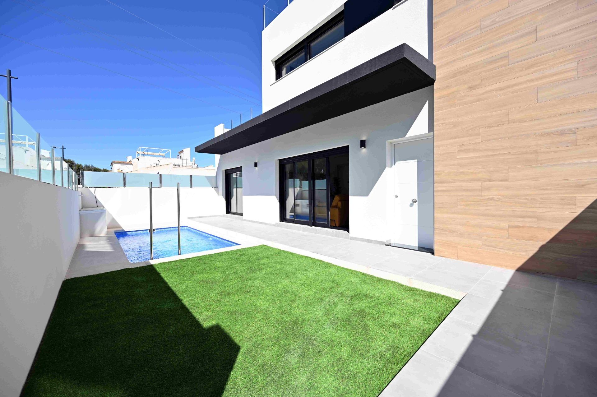 NOWE DOMY MIEJSKIE W ORIHUELA COSTA