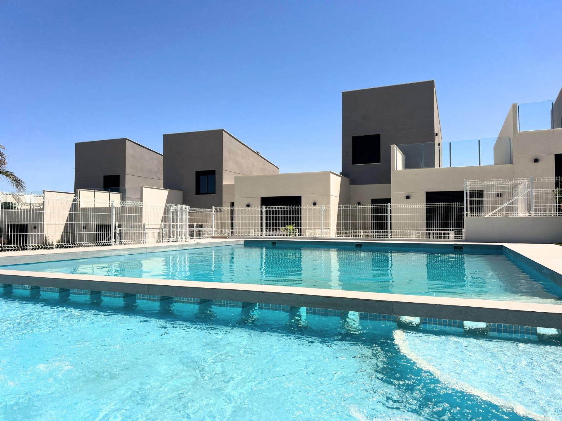 NEW BUILD TOWNHOUSES IN ALTAONA GOLF RESORT, MURCIA