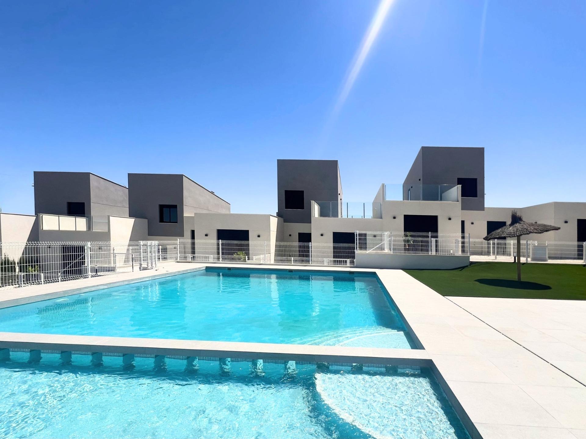 NEW BUILD TOWNHOUSES IN ALTAONA GOLF RESORT, MURCIA
