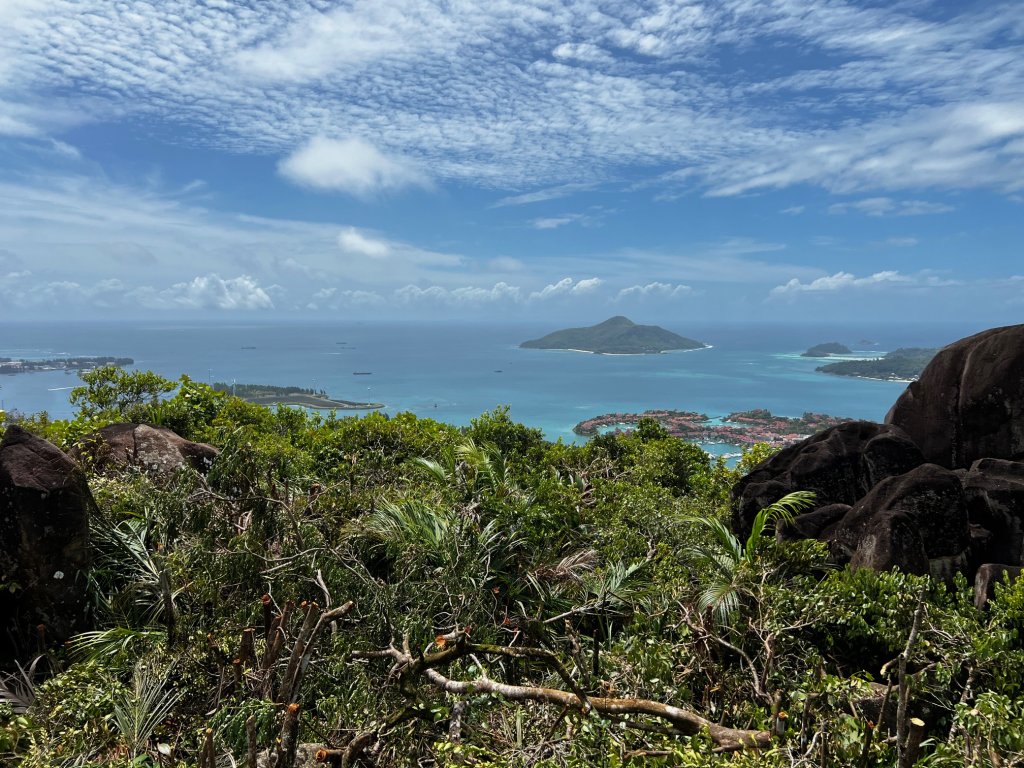 Wyjątkowa działka z panoramicznym widokiem na ocean i góry