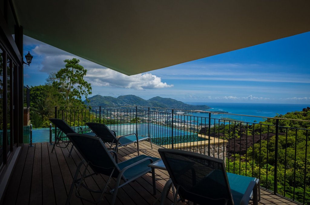 Wyjątkowa rezydencja na wzgórzu z panoramicznym widokiem na ocean i stolicę Victorii