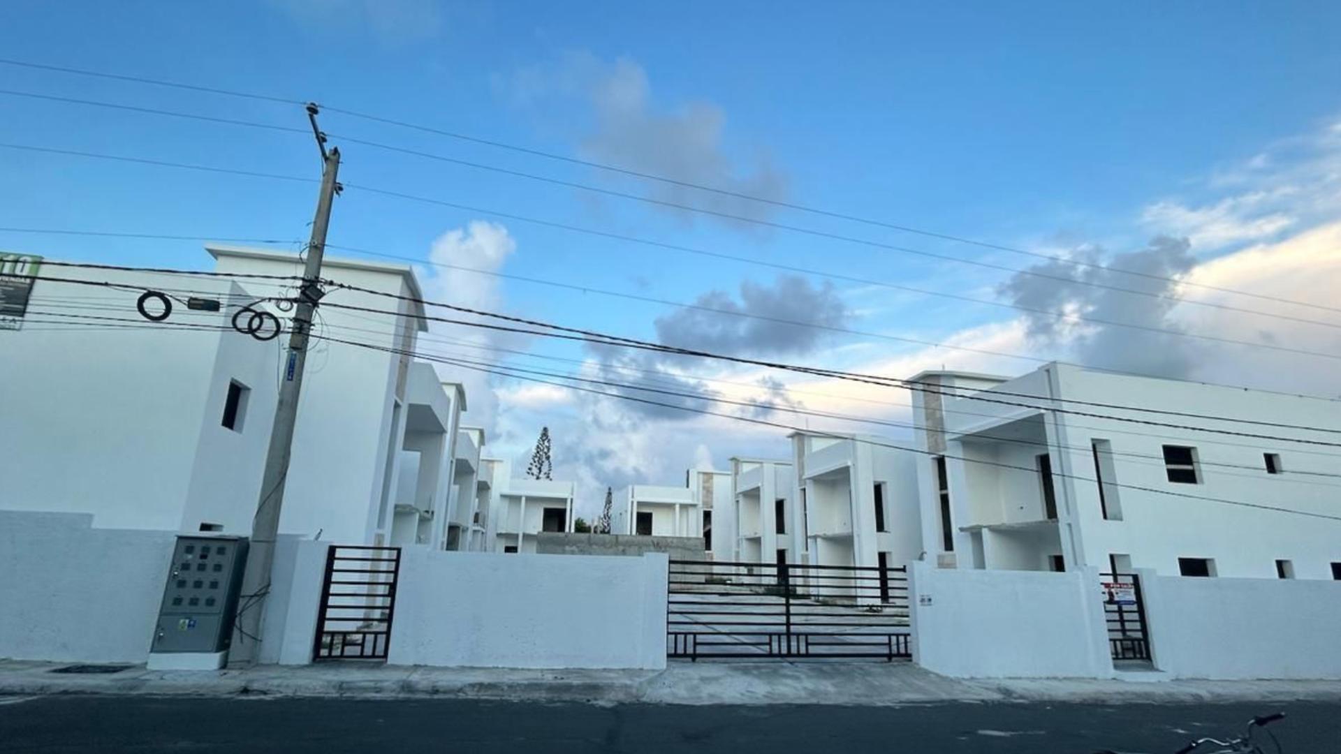 Welcome to this exclusive residential complex located in El Ejecutivo, Bávaro, La Altagracia—an ideal blend of luxury, comfort, and contemporary design