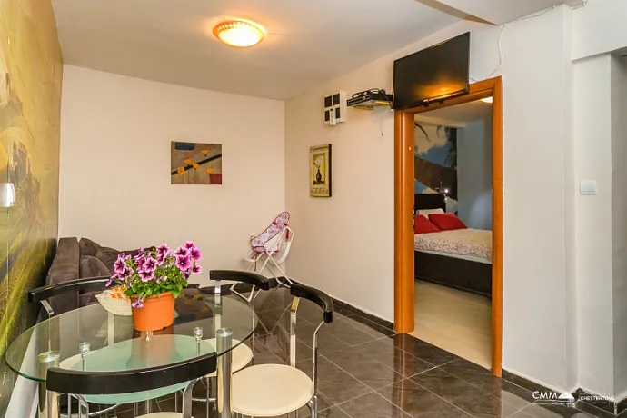Przytulny apartament blisko morza w Rafailovići