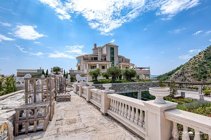 World-Class Coastal Villa