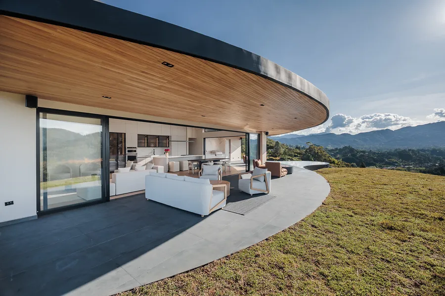 Wyjątkowa, jednopoziomowa rezydencja w ekskluzywnej, strzeżonej społeczności w okolicach Medellín.