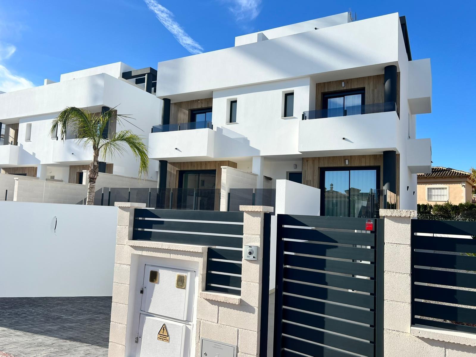 Nowoczesne, nowo wybudowane bliźniacze wille w Benferri w prowincji Alicante