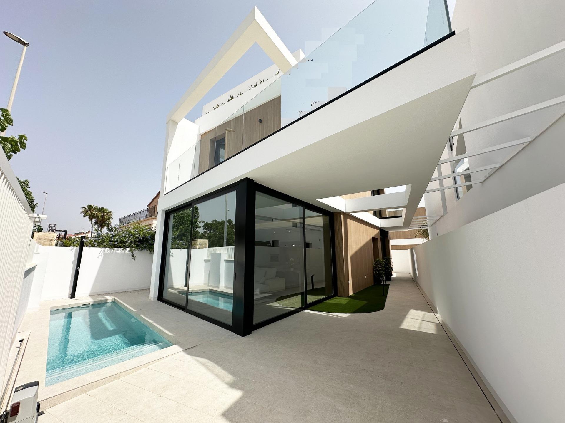Exclusive New Build Villas 300 m from the Beach in Torre de la Horadada